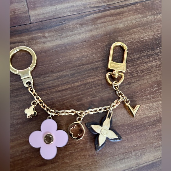 Louis Vuitton Accessories - Louis Vuitton Blooming Flowers Chain Bag Charm